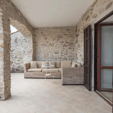Wunderschoen Eingerichtete Villa Mit Pool Und Garten * Vizinada