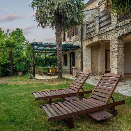 Wunderschoen Eingerichtete Villa Mit Pool Und Garten Holiday home