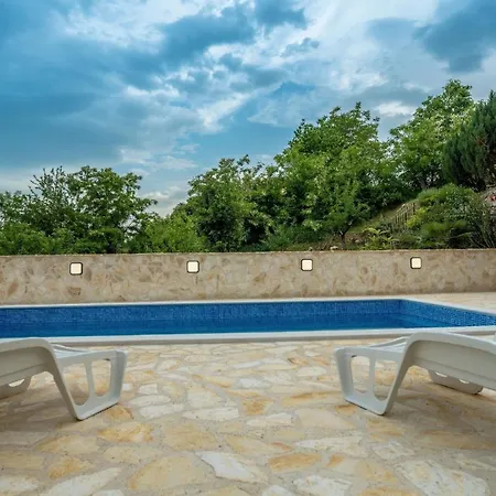 Wunderschoen Eingerichtete Villa Mit Pool Und Garten Vizinada