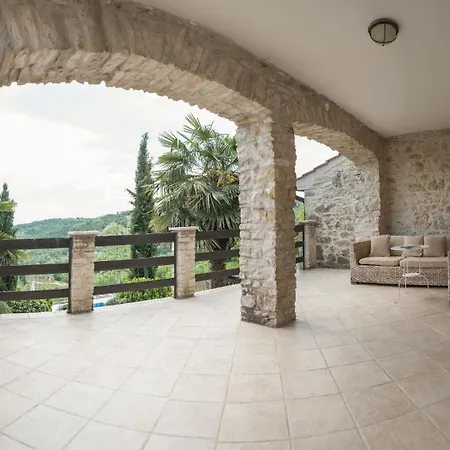 Holiday home Wunderschoen Eingerichtete Villa Mit Pool Und Garten *