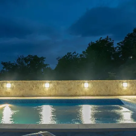 Wunderschoen Eingerichtete Villa Mit Pool Und Garten * Vizinada