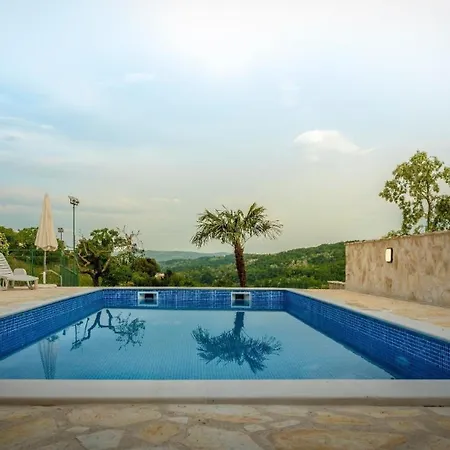 Holiday home Wunderschoen Eingerichtete Villa Mit Pool Und Garten