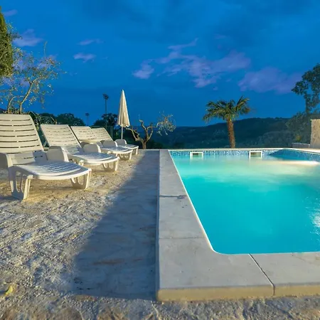 Wunderschoen Eingerichtete Villa Mit Pool Und Garten Vizinada