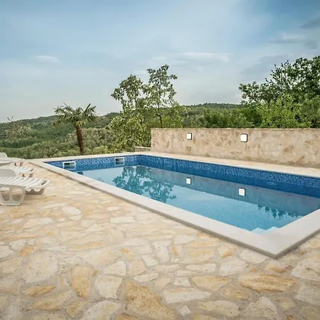 Holiday home Wunderschoen Eingerichtete Villa Mit Pool Und Garten *