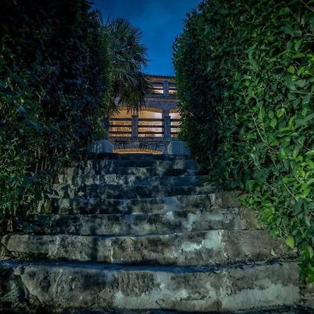 Wunderschoen Eingerichtete Villa Mit Pool Und Garten Holiday home *