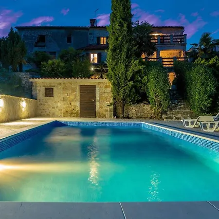 Wunderschoen Eingerichtete Villa Mit Pool Und Garten Holiday home