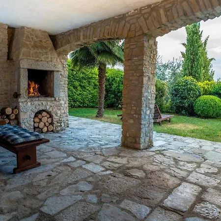 Wunderschoen Eingerichtete Mit Pool Und Garten Σπίτι διακοπών *